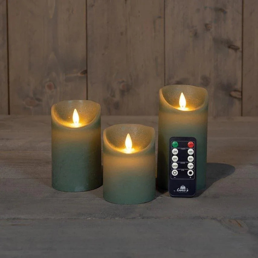 Sett med 3 grønne kubbelys.Bevegelig flamme - Juletrepynt.no