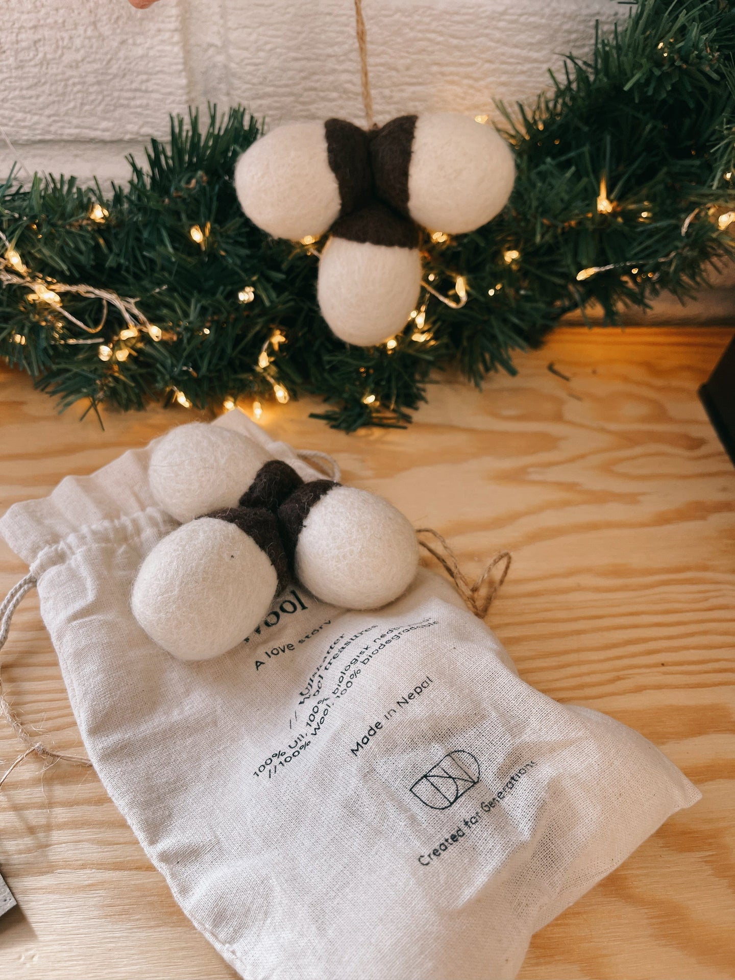 juletrepynt 3 nøtter, ullfilt (5,5 cm)