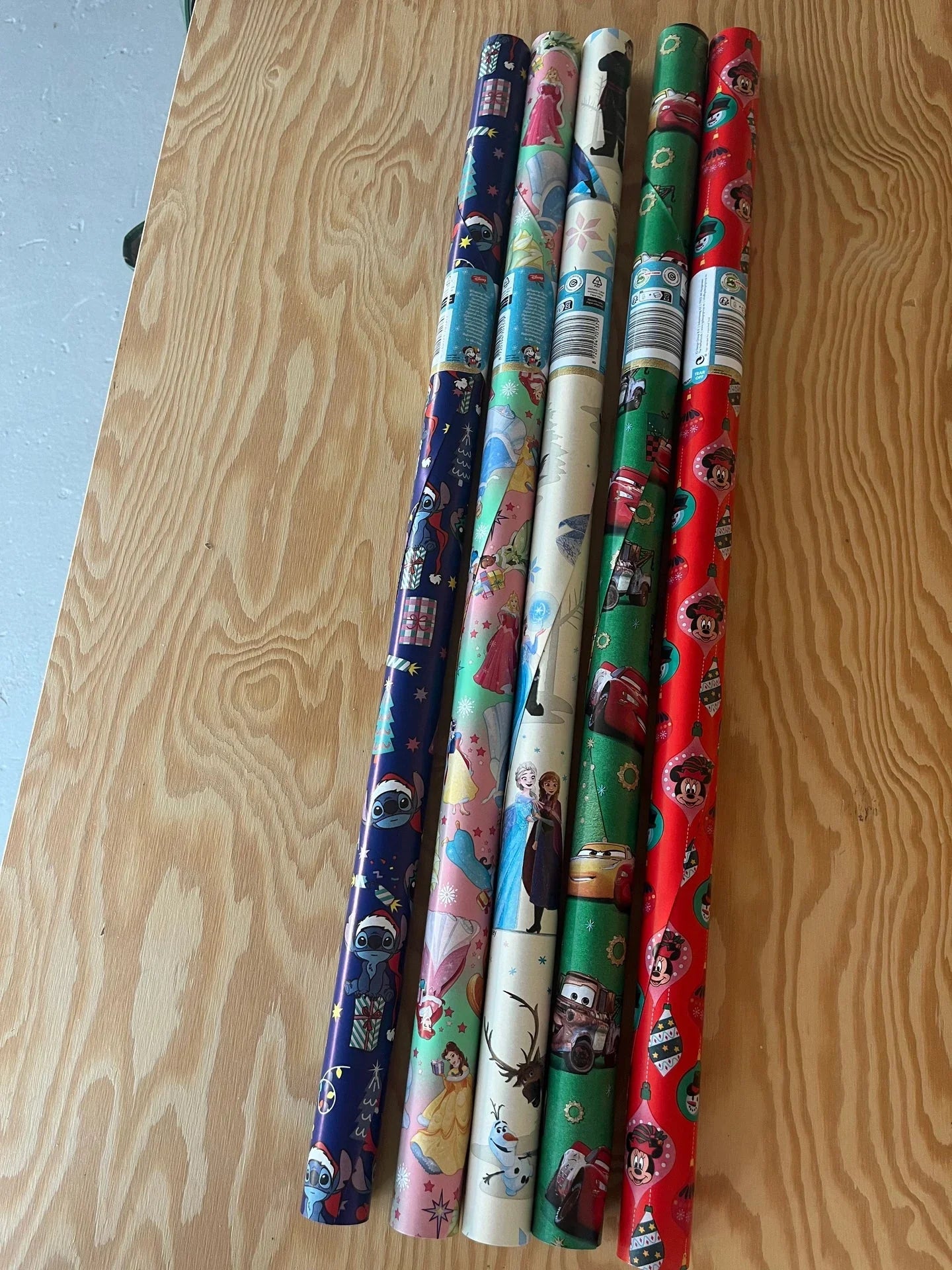 Disney gavepapir 200 cm - Juletrepynt.no