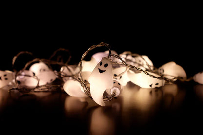 Lyslenke spøkelser - 3 meter 20 pærer. Halloween - Juletrepynt.no