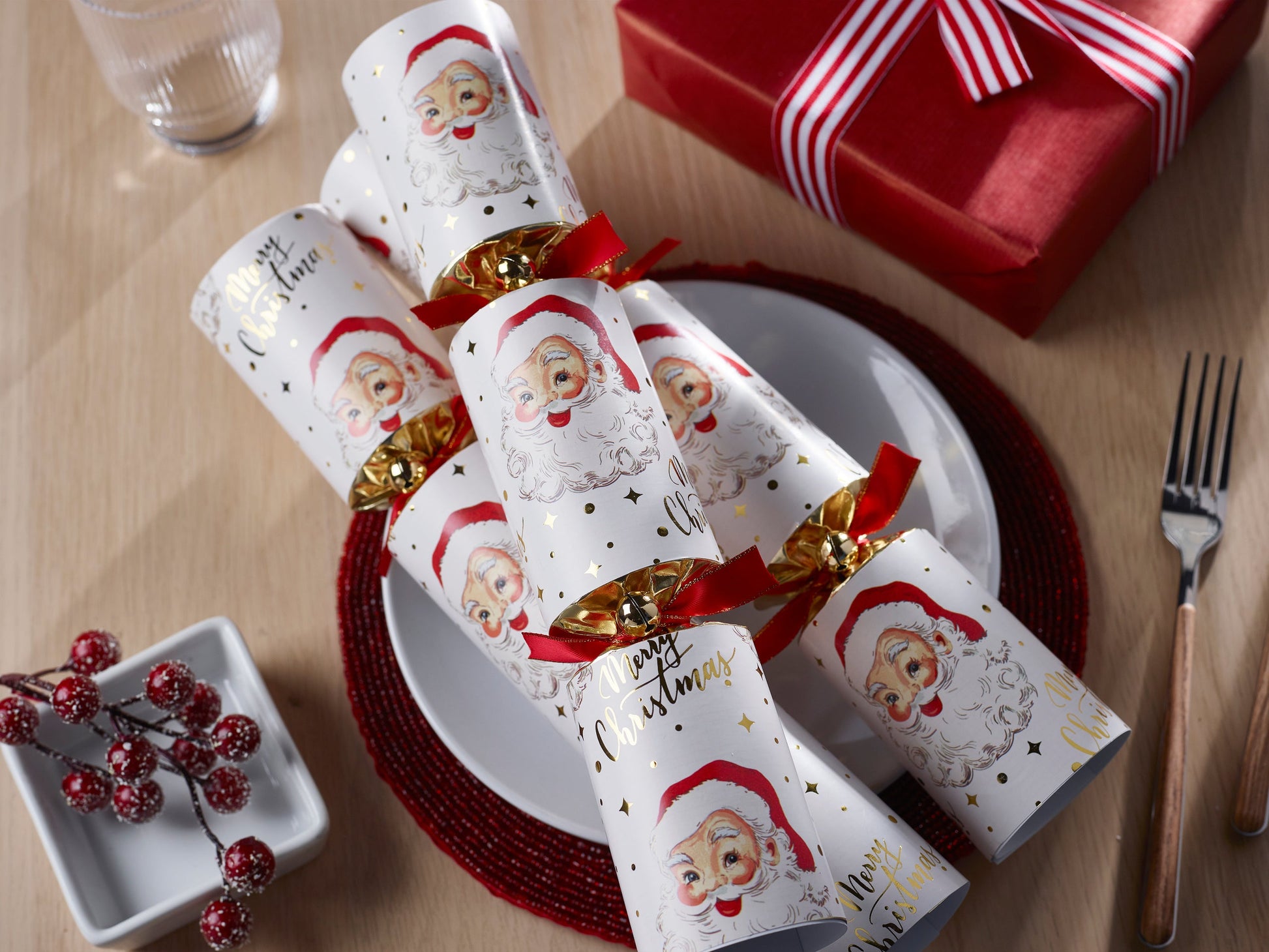 Store elegante smellbonbon med Merry Christmas og julenisse