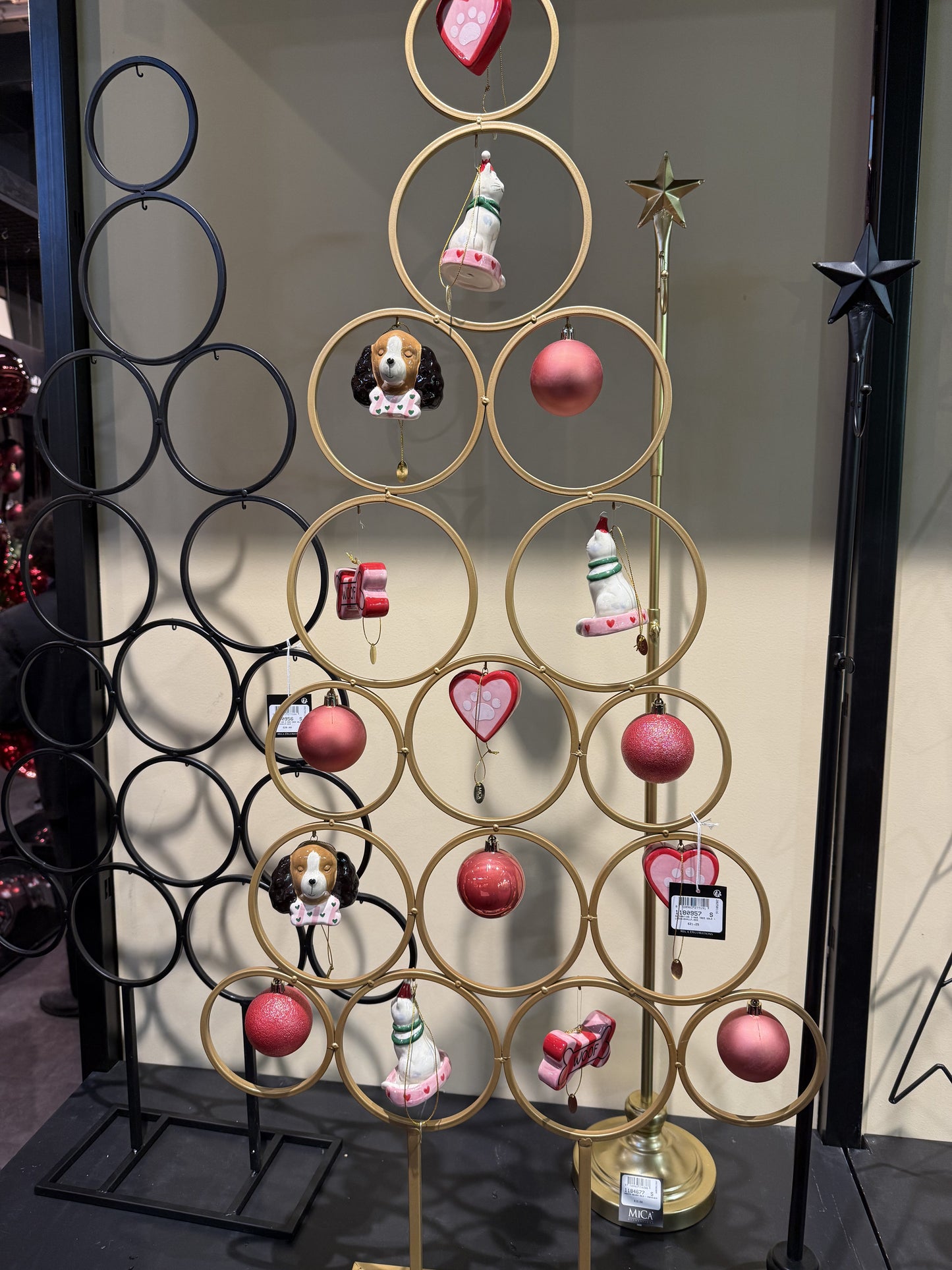 Juletreformet dekorstativ 117 cm - til din favorittpynt