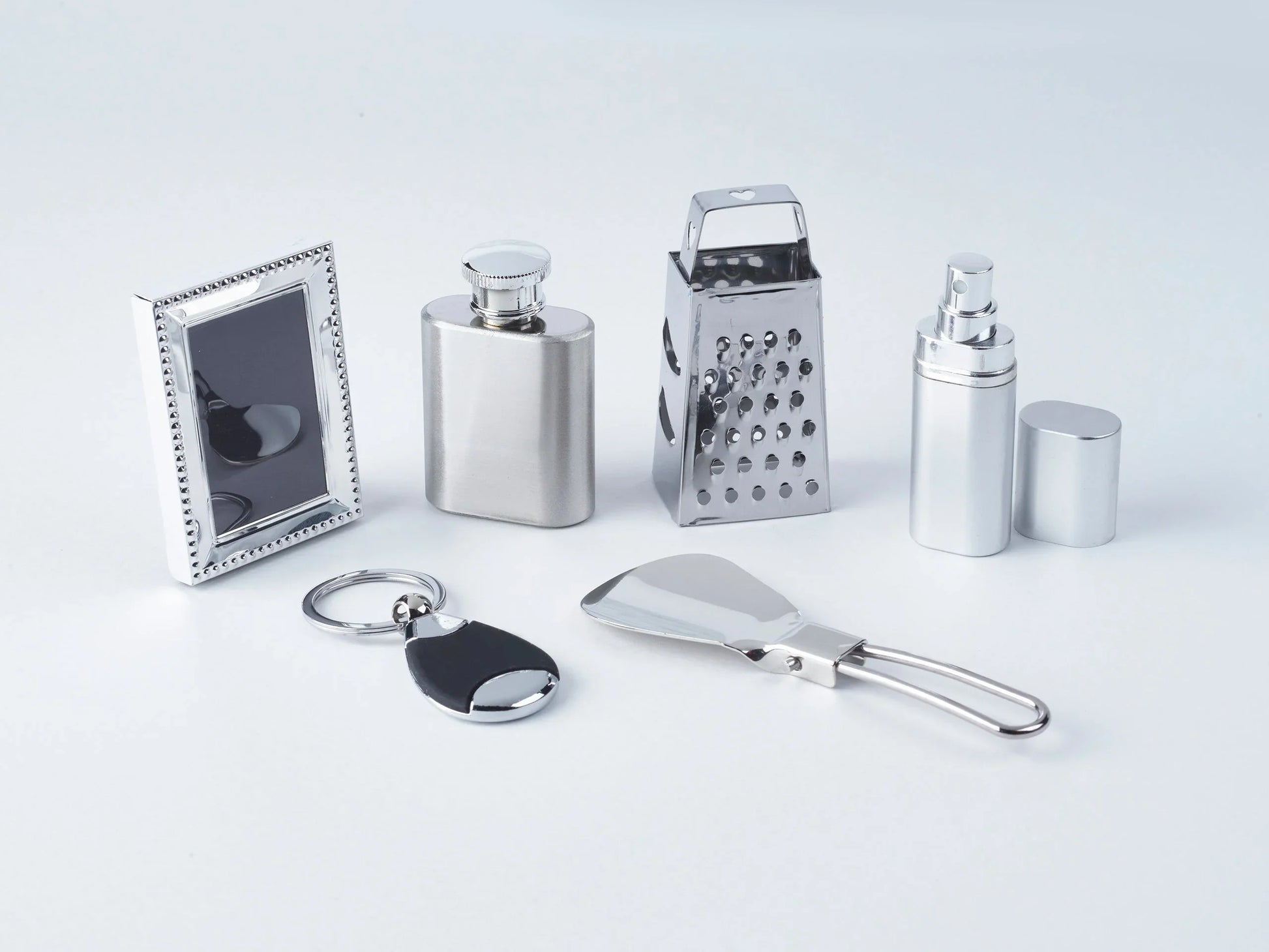 Smellbonbon i gull med rød sløyfe og misteltein - 6 stk - 35 dcm - Juletrepynt.no