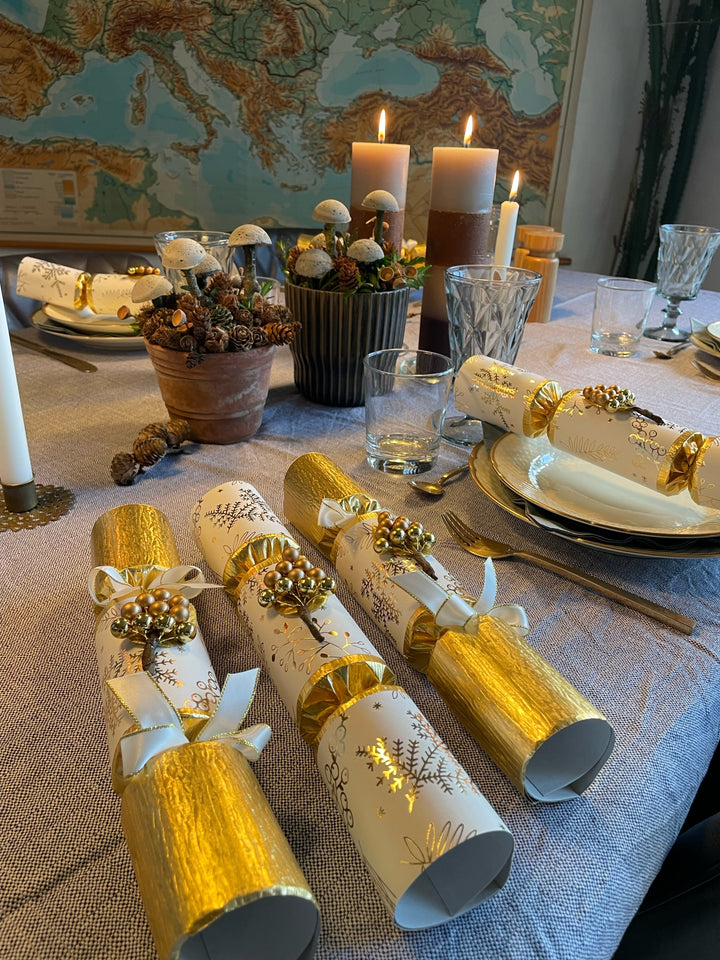 Smellbonbon dekor til bordet. Gull og blomst