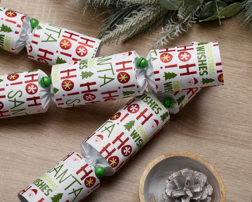 Hvit smellbonbon med Santa og hohoho. Tradisjonelt britisk design
