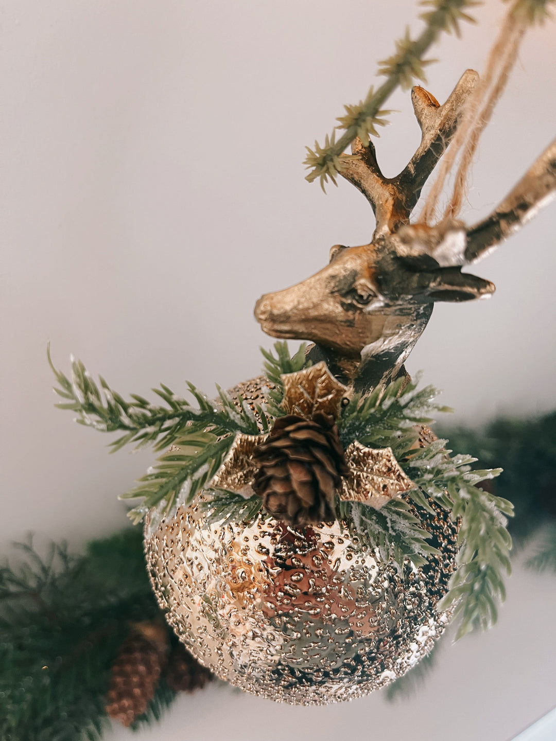 julekuler Julekule i gull med dyrehode (8 cm)