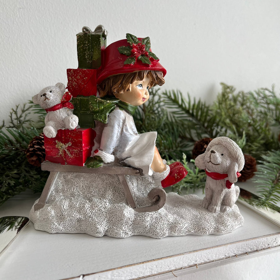 Julepynt Pike på kjelke med hund og gaver (12,5cm)