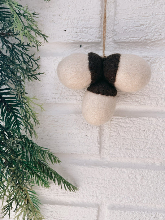 juletrepynt 3 nøtter, ullfilt (5,5 cm)