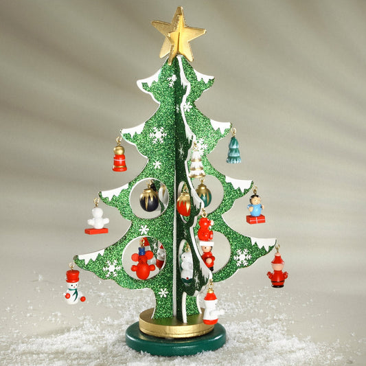 DIY Juletre med juletrepynt til oppheng - julepynt